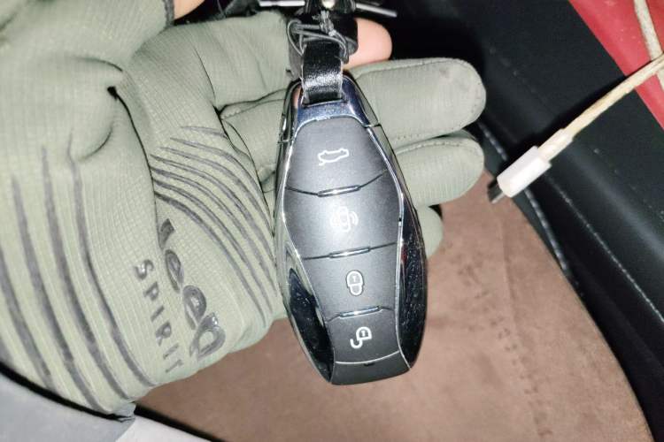 Used Hongqi HS3 2023 1.5T Two-Wheel Drive Shanwei Edition Vehicle Key