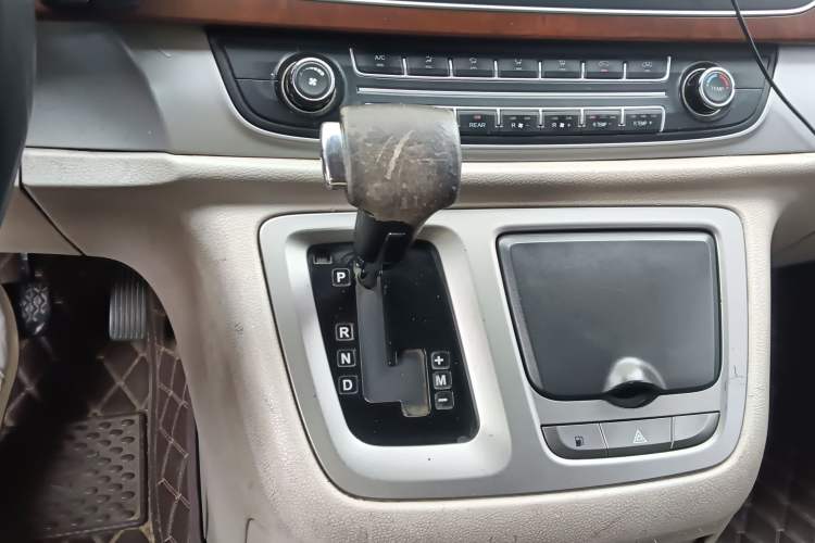 Used SAIC MAXUS G10 2016 1.9T Automatic Elite Edition Diesel China V Emission Standard