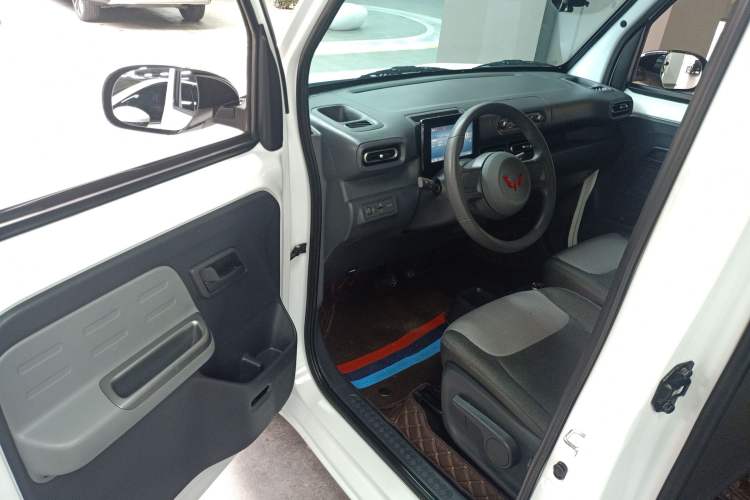 Used Wuling Zhiguang New Energy 2025 Model 305km Ambitious Edition