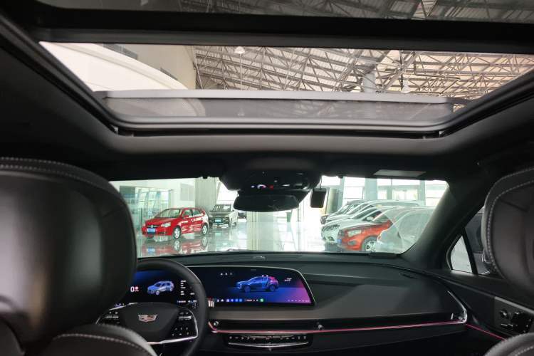 Used Cadillac XT5 2026 Model 2.0T Luxury Edition Headliner