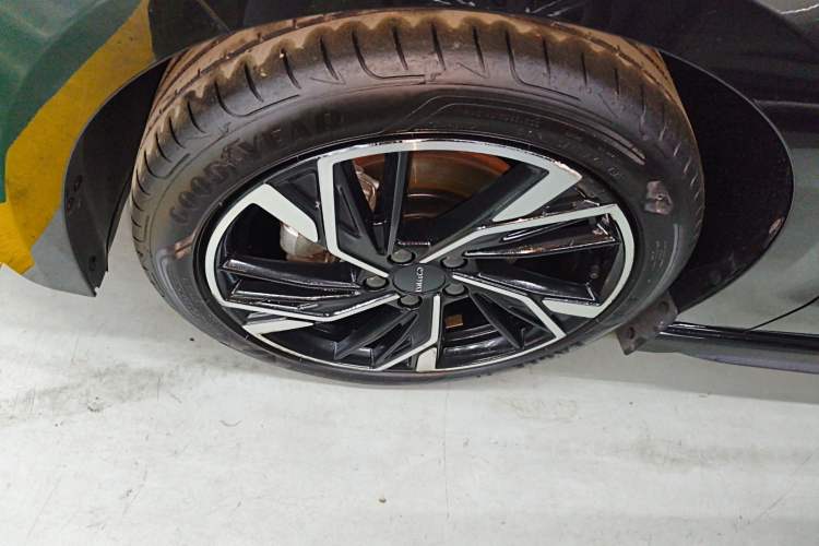 Used Lynk & Co 03 2023 1.5TD DCT JingPlus Left Front Wheel Hub