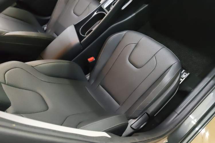 Used Hyundai Elantra 2023 1.5L CVT GLX Elite Edition Right Front Seat