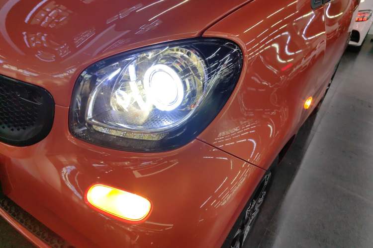 Used smart fortwo 2019 0.9T 66kW Hardtop Wind Power Edition China VI Left Front Headlight