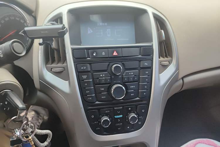 Used Buick GT 2013 GT 1.6L Automatic Fashion Edition Audio And AC Panel