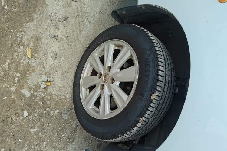 Used BYD L3 2015 Energy-Efficient Model 1.5L Manual Comfort Edition Right Front Wheel Hub