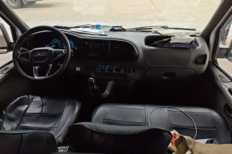 Used JMC Transit 2017 2.8T Commercial Version Short Wheelbase Low-Roof 6/7/8-Seater JX493