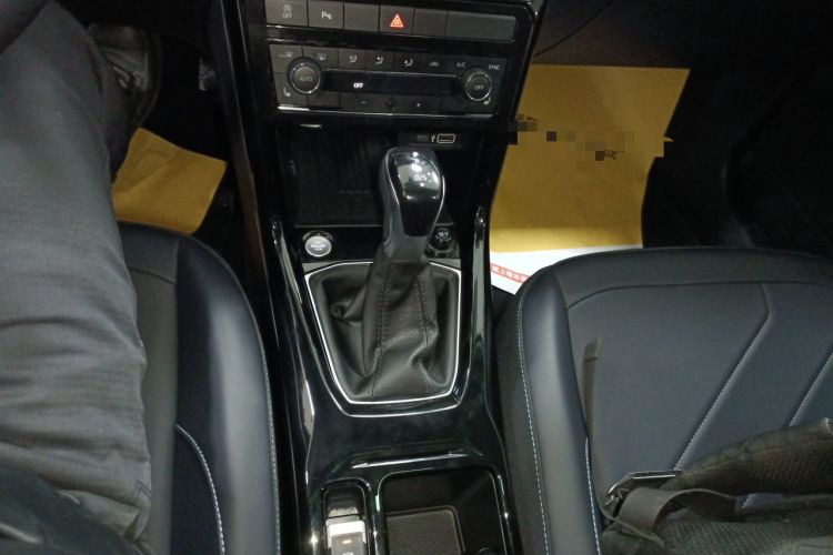 Used Volkswagen Tharu 2025 NewRui 300TSI Prestige Edition
