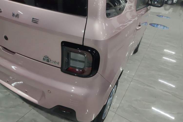 Used Geely Galaxy Panda 2023 Panda Mini 200km Endurance Bear Right Rear Taillight