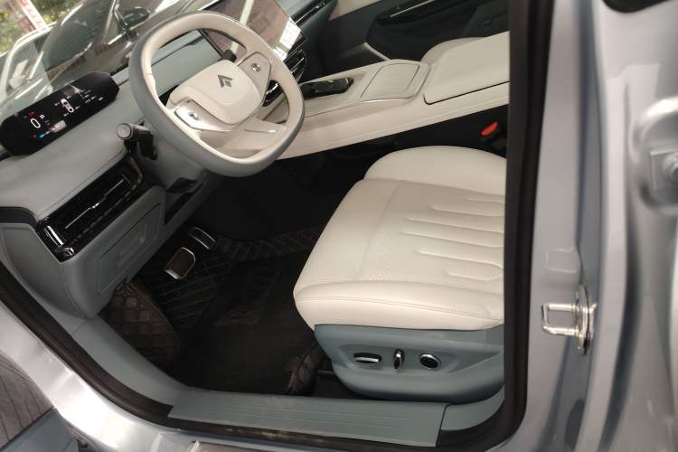 Used Hyptec GT 2023 710 Rear-Drive Supercharge Max Edition Left Front Seat