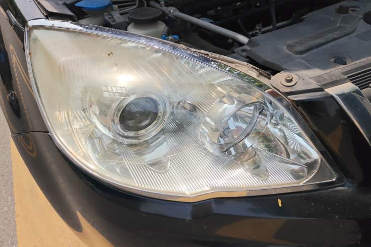 Used Haval H6 2013 Upgraded Model 1.5T Manual Two-Wheel Drive Urban Version Right Front Headlight