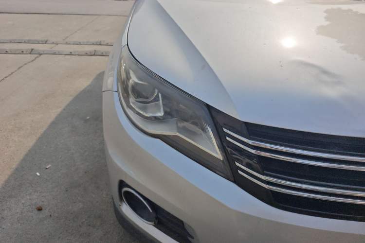 Used Volkswagen Tiguan 2010 1.8 TSI Manual Two-Wheel Drive Urban Edition Right Front Headlight