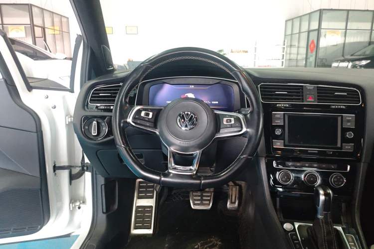 Used Volkswagen Golf 2018 280TSI Automatic R-Line Model Steering Wheel