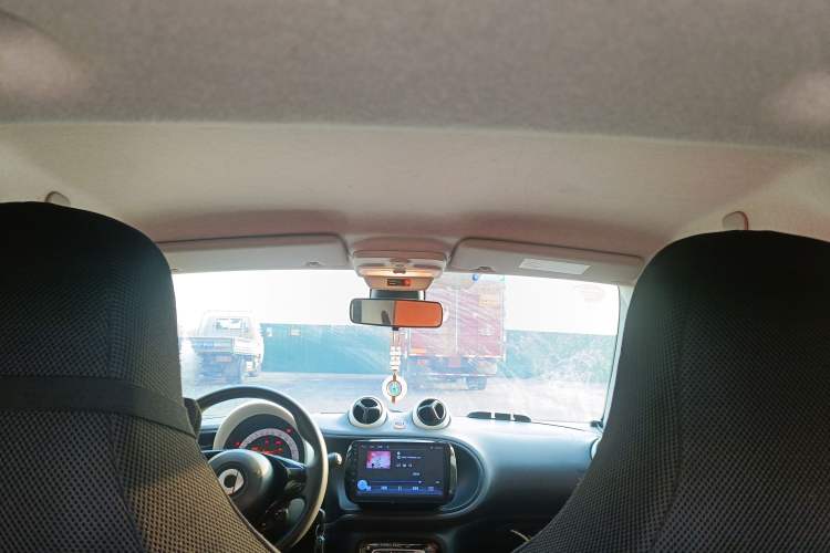 Used smart fortwo 2015 1.0L 52 kW hardtop Dynamic version