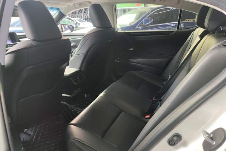Used Lexus ES 2018 200 Excellence Edition China V Standard Left Rear Seat