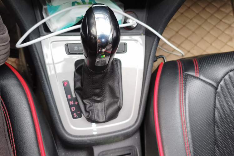 Used Volkswagen Lavida 2013 Revised Classic 1.6L Automatic Fashion Edition
