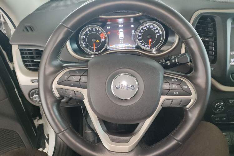 Used Jeep Cherokee 2016 2.0L Superior Edition