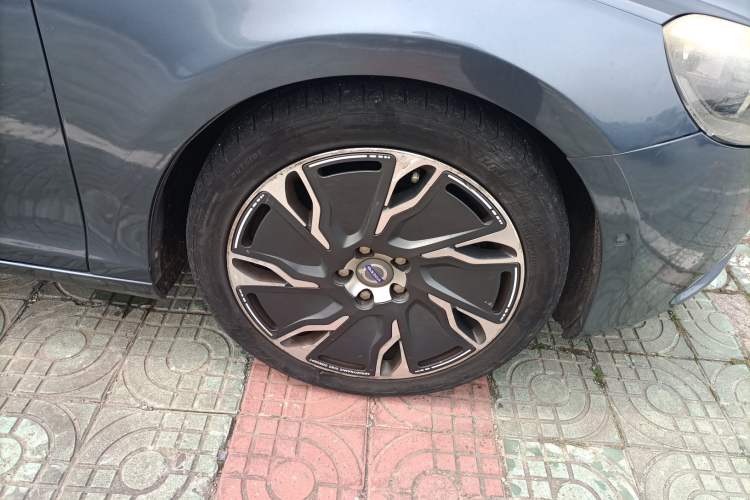 Used Volvo V40 2013 2.0T Zhiya Edition