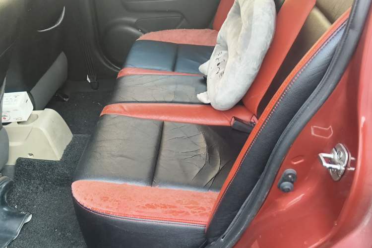 Used Venucia R50 2013 1.6L Manual Fashion Edition