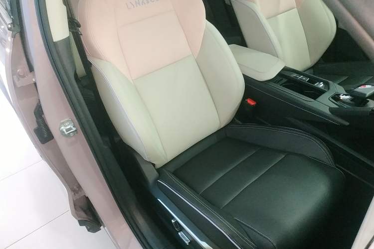 Used Lynk & Co 06 2023 Remix 1.5T Shero Right Front Seat