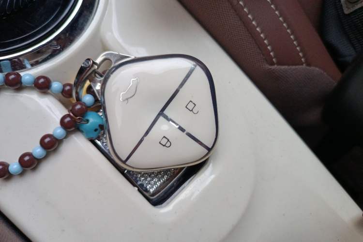 Used Wuling Bingo 2024 333 km Lingxi Connected Version Vehicle Key