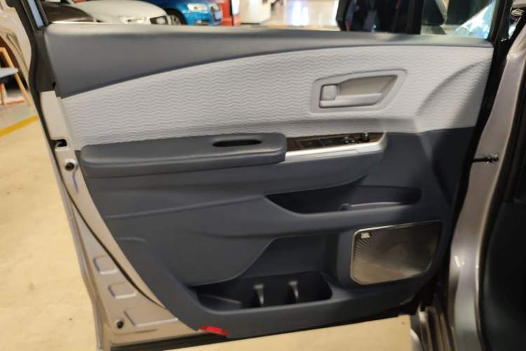 Used Toyota Granvia 2023 2.5L Hybrid Comfort Edition
