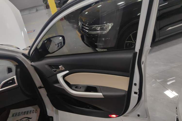 Used Changan Alsvin V7 2016 1.6L Manual LeShang Model China V Standard