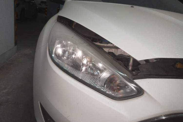 Used Ford Focus 2017 Hatchback 1.6L Manual Fashion Edition SmartDrive Version Right Front Headlight