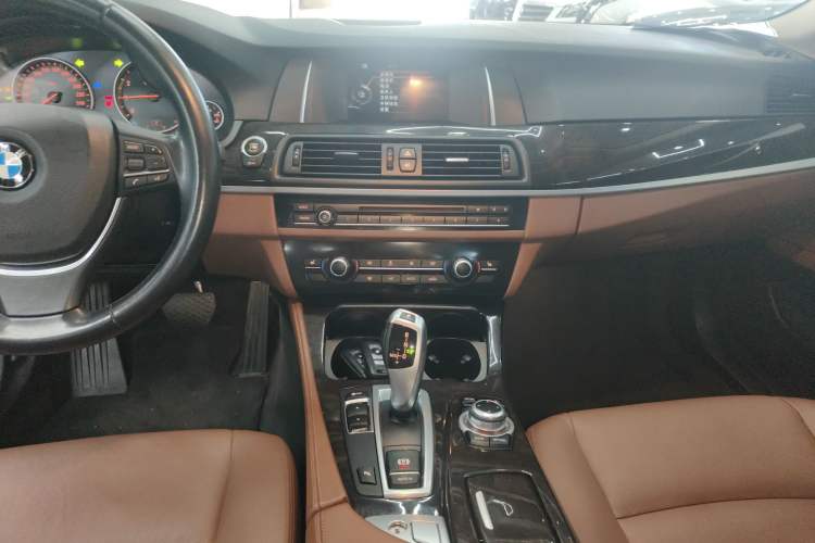 Used BMW 5 Series 2017 525Li Leading Model
