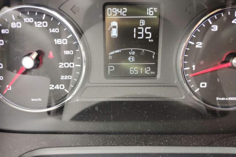 Used Roewe RX5 2018 20T Two-Wheel Drive Automatic Internet Smart Edition Odometer Close Up