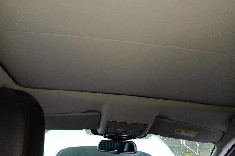 Used Land Rover Discovery Sport 2019 240 PS SE Version China VI Standard Headliner