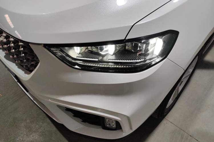 Used Wey VV5 2021 1.5T Two-Wheel Drive Color Pioneer
