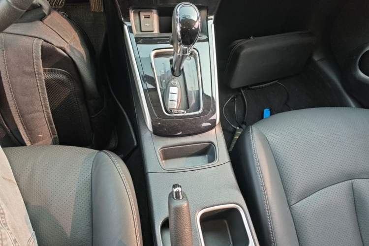 Used Nissan Sylphy 2019 1.6XV CVT Smart Connect Luxury Edition China VI Standard Gear Lever