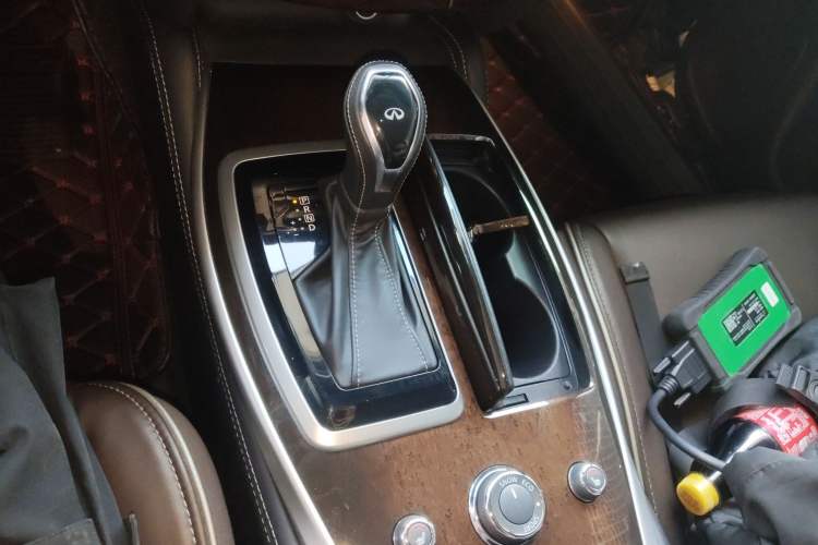 Used Infiniti QX60 2018 2.5 S/C Hybrid Two-Wheel-Drive Excellence Edition China VI Standard Gear Lever