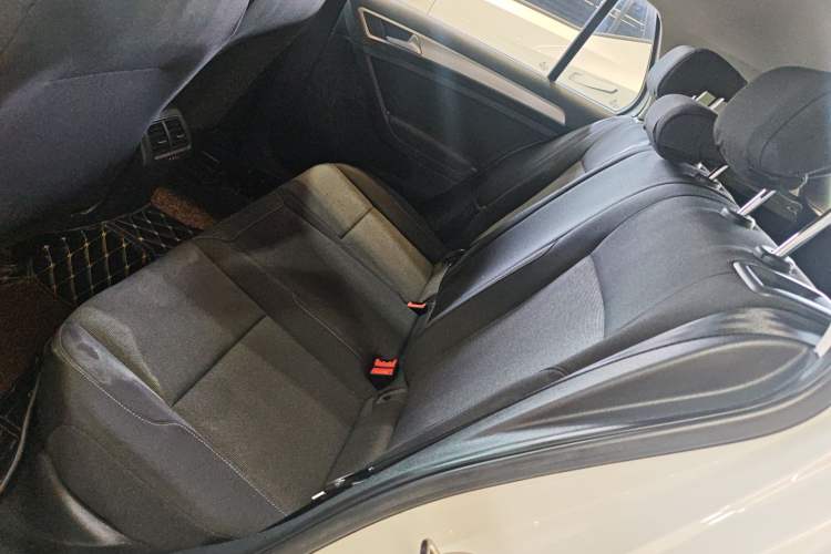 Used Volkswagen Golf 2018 1.6L Automatic Fashion Model