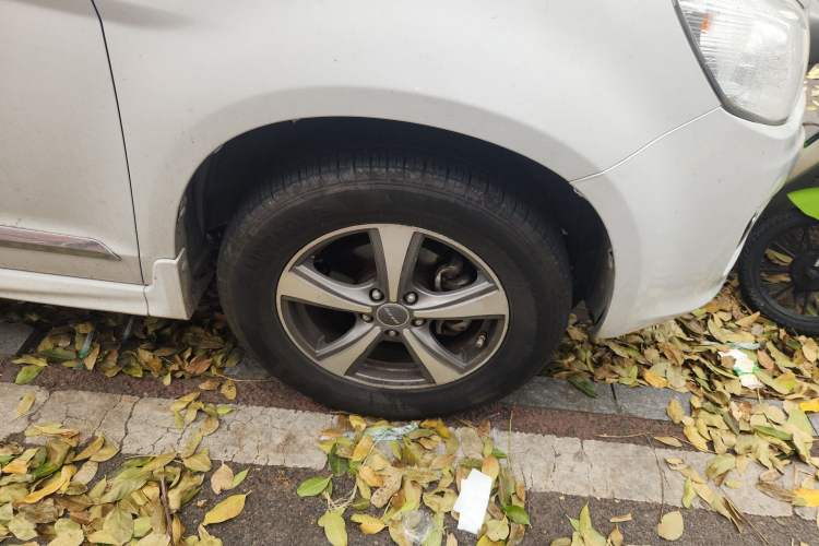 Used Haval H6 2015 Upgraded Model 1.5T Manual Two-Wheel Drive Elite Version Right Front Wheel Hub