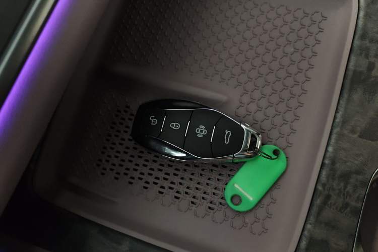 Used Hongqi Tiangong 08 2025 680 Ultra Four-Wheel-Drive Version
