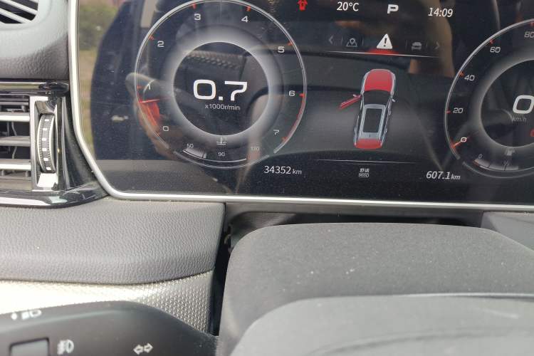 Used Hongqi HS5 2022 2.0T Smart Connect Flagship Edition Odometer Close Up
