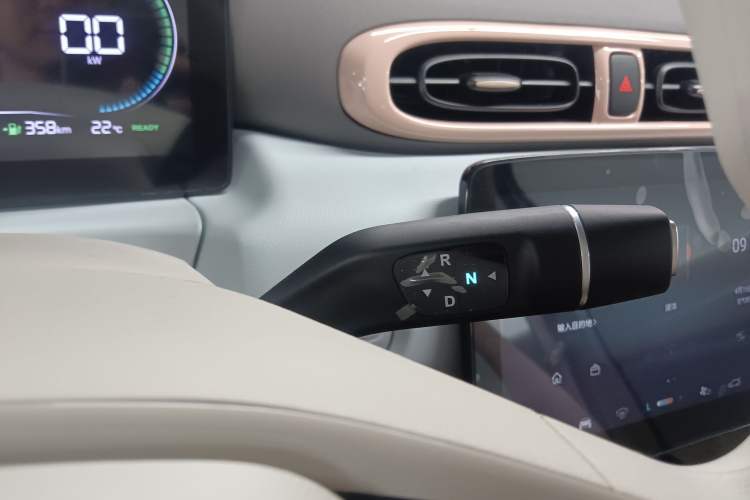 Used Leapmotor T03 2025 403 Comfort Edition Gear Lever