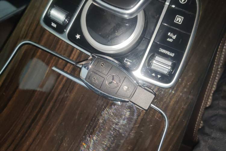 Used Mercedes-Benz GLC 2019 GLC 260 L 4MATIC Dynamic Model Vehicle Key