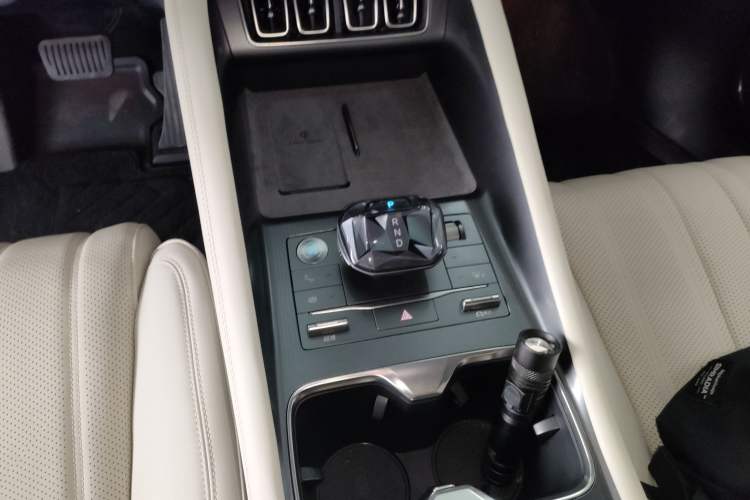 Used BYD Song L EV 2024 550 km Excellence Version Gear Lever