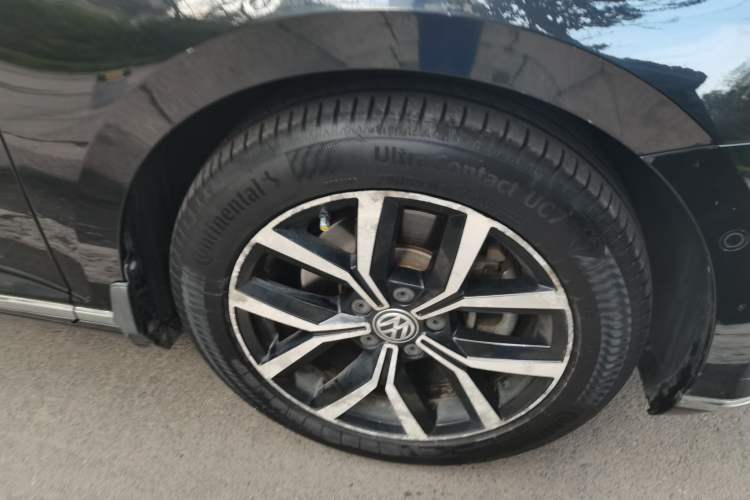 Used Volkswagen Magotan 2017 330TSI DSG Luxury Model Right Front Wheel Hub