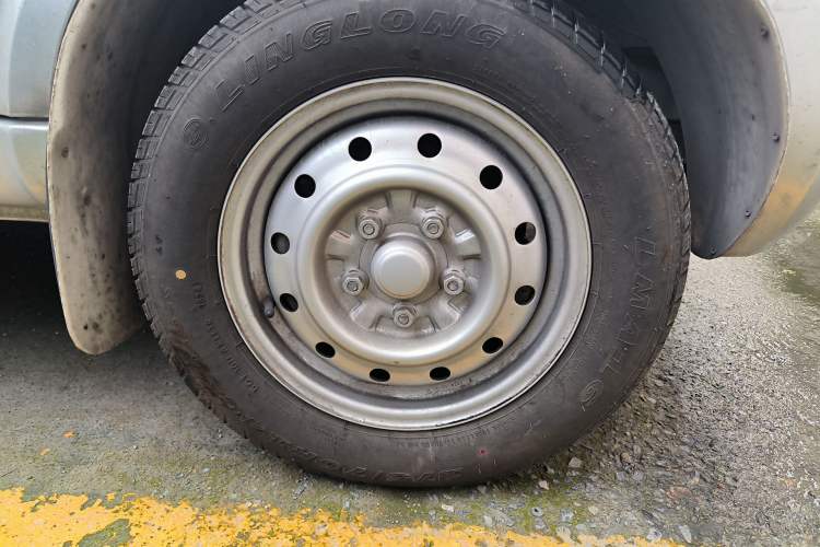 Used Wuling Rongguang S 2023 1.5L Base Version 5/7 Seats Right Front Wheel Hub