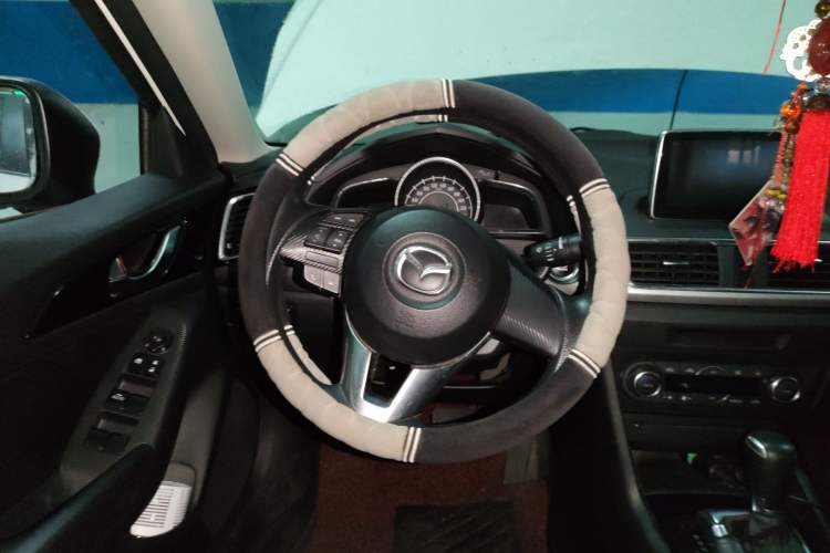 Used Mazda 3 Axela 2016 Sedan 1.5L Automatic Luxury Model
