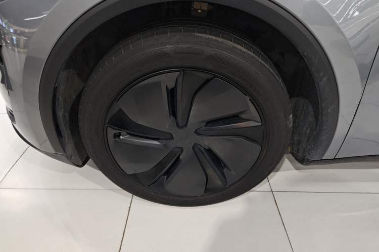 Used Tesla Model Y 2025 Rear-Wheel-Drive Version
