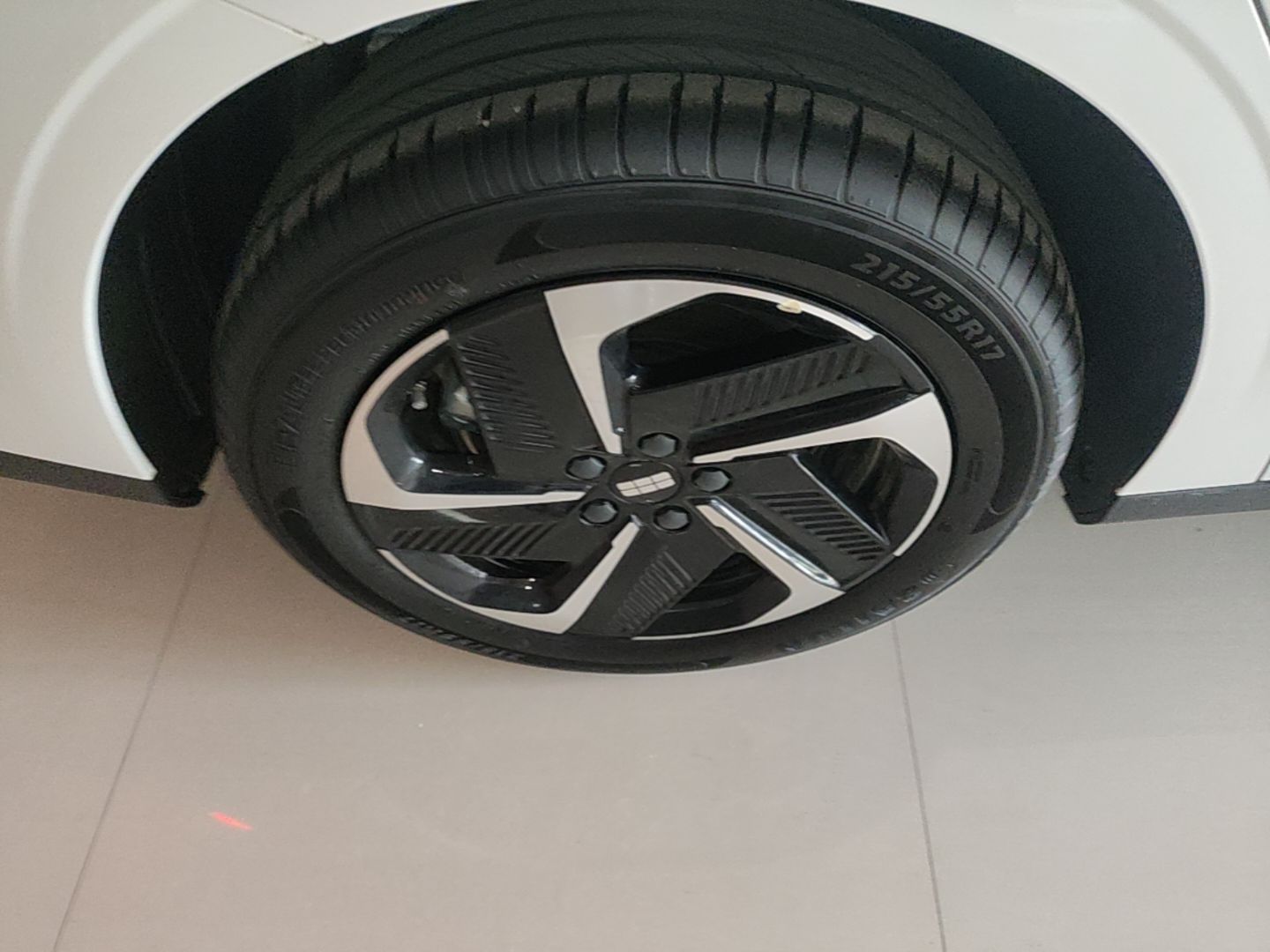 Geely Galaxy L6 2025 EM-i 140km Explorer+ Edition — снимка 11