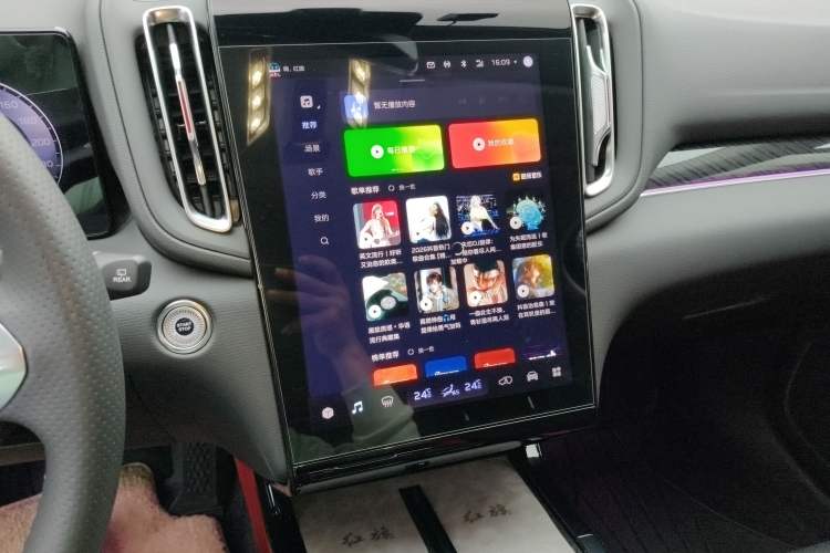 Used Hongqi HS3 2023 1.5T Two-Wheel Drive Shanwei Edition Audio And AC Panel