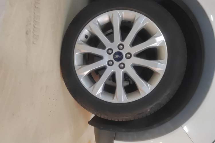 Used Ford Kuga 2015 1.5L GTDi Two-Wheel Drive Fashion Edition Right Front Wheel Hub