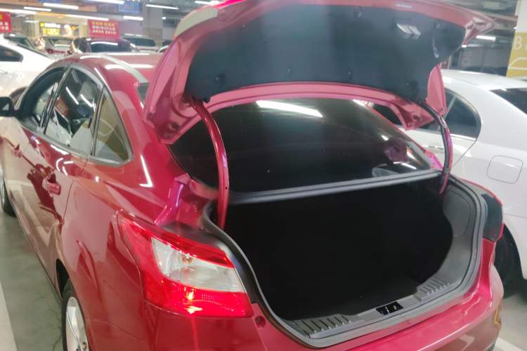 Used Ford Focus 2012 Sedan 1.6L Automatic Fashion Edition Trunk