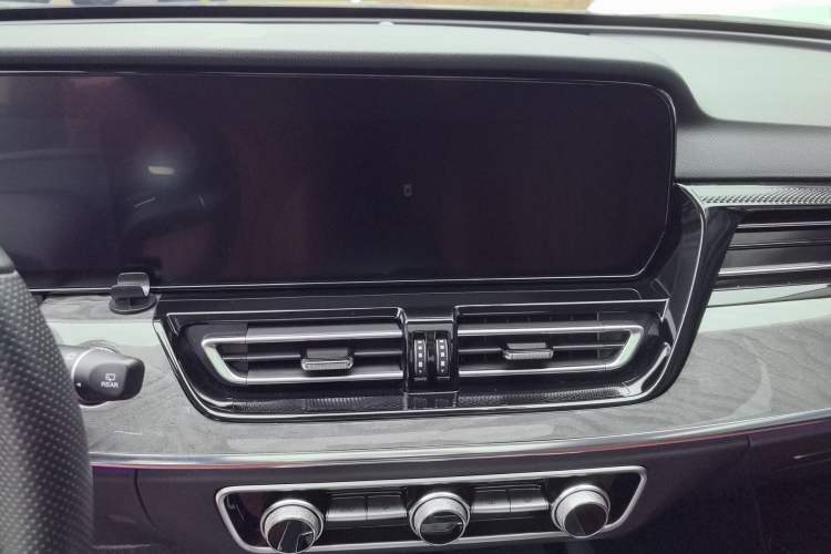 Used Hongqi HS5 2023 2.0T Four-Wheel Drive Flagship Pro Edition Audio And AC Panel