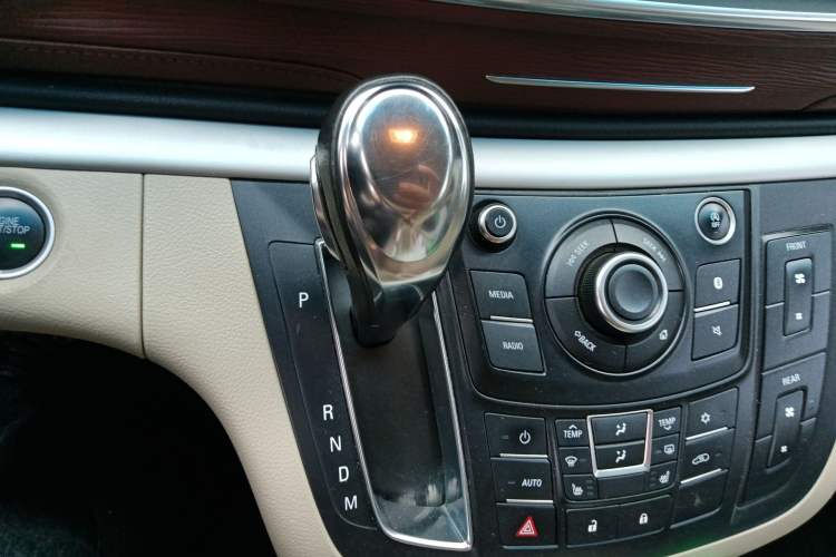 Used Buick GL8 2017 25S Prestige Version China V Standard Gear Lever